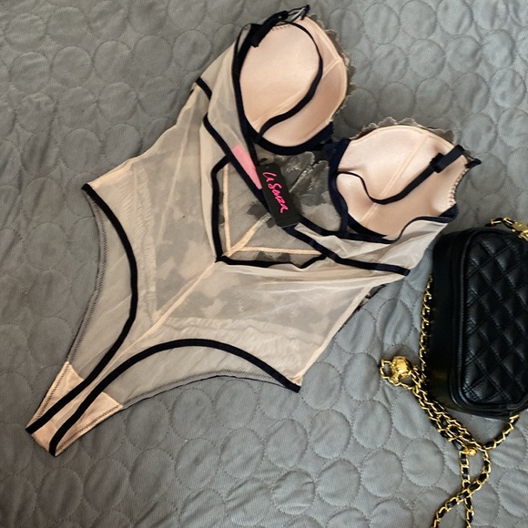 La Senza sexy bodysuit - medium - Picture 3 of 4